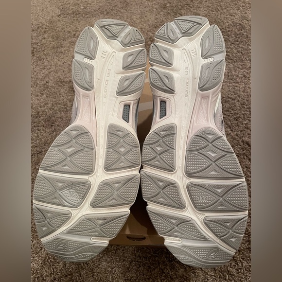 ASICS GEL-NYC cream/ oyster grey men’s US size 11.5 - Picture 4 of 16